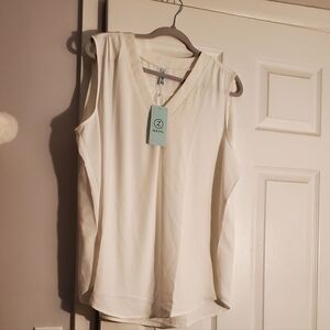 Que ZHU white Sleeveless Blouse NWT